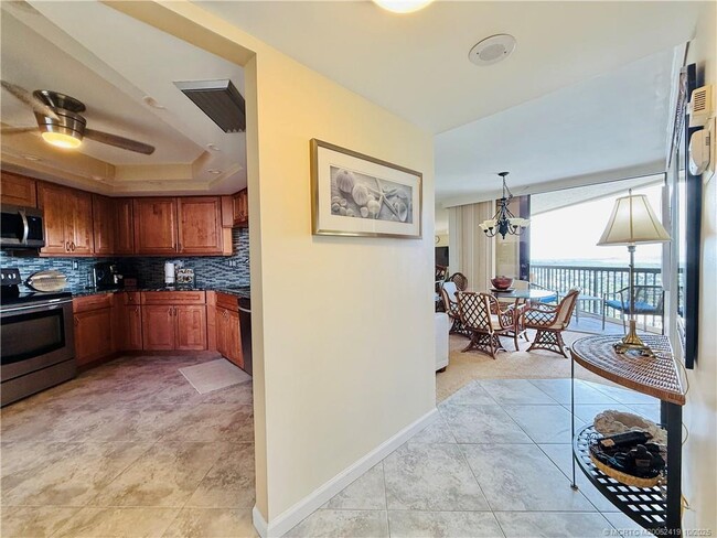 Building Photo - 9500 S Ocean Dr