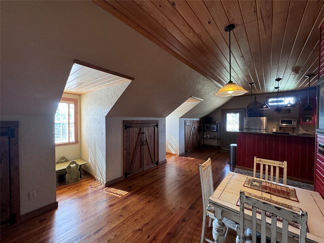 Foto del edificio - 6055 Trackside Rd