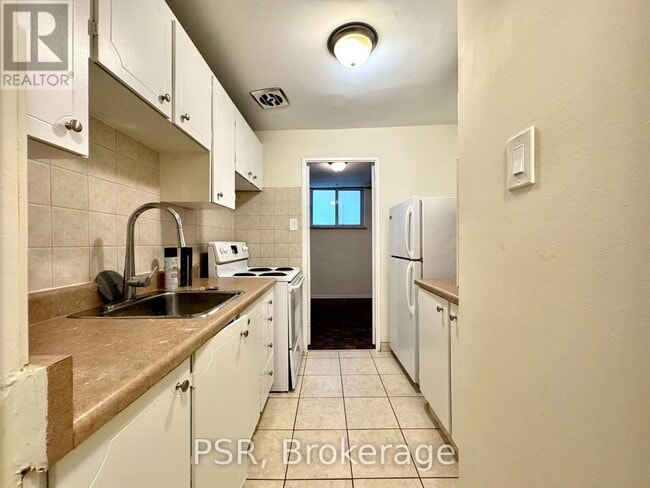 Photo du bâtiment - 570 Eglinton Ave W