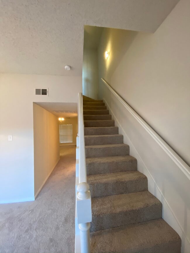 Foto del edificio - 12921 Abrams Rd