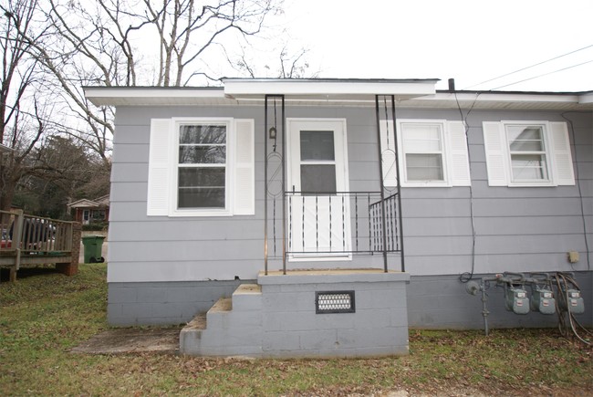 Building Photo - 1505 Wells Ave SE