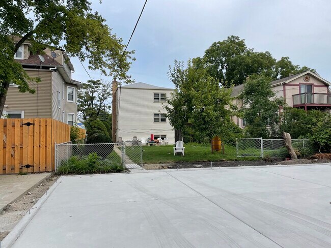 Building Photo - 3824 N Pulaski Rd