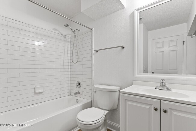 Foto del edificio - 100 Fairway Park Blvd