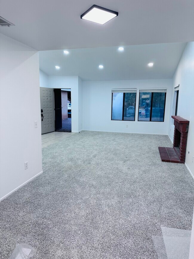 Building Photo - 350 Sunrise Ter