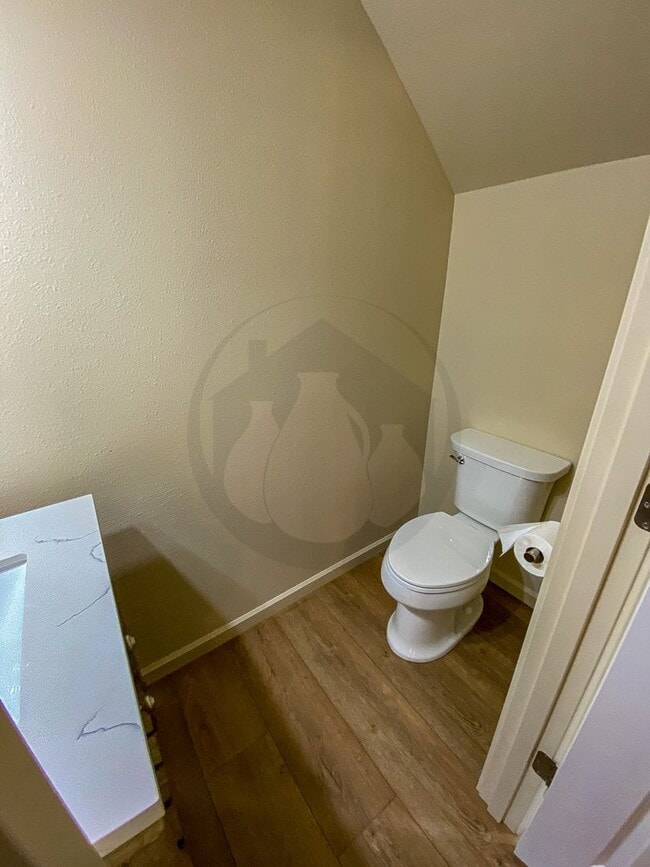 Building Photo - Willamina Duplex