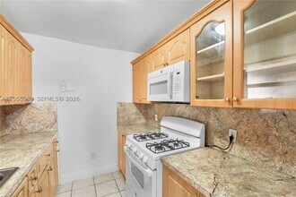 Building Photo - 1305 W 53rd St