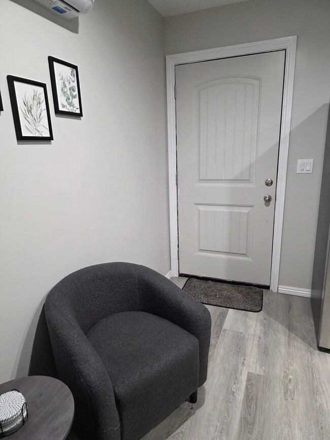 Front interior entry - 20988 Divonne Dr