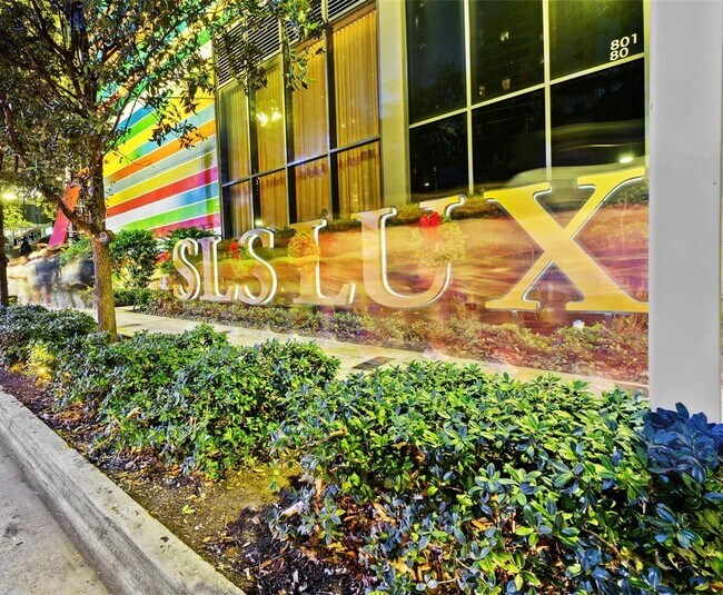 Building Photo - 801 S Miami Ave