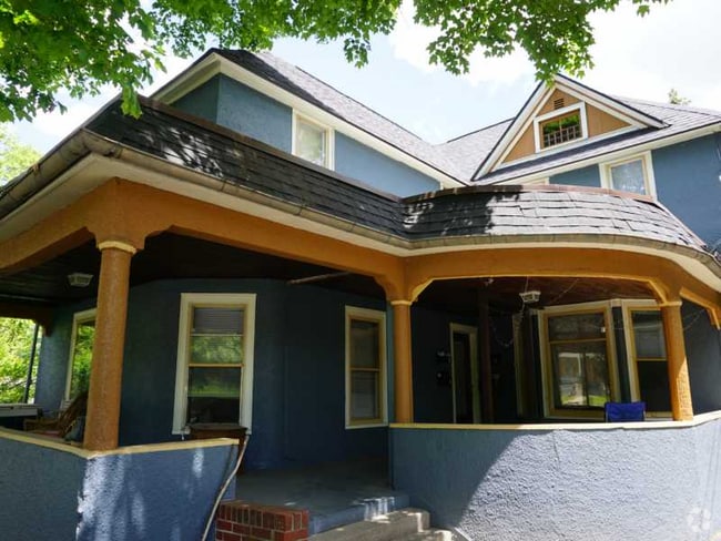 Building Photo - 224 Douglas Ave