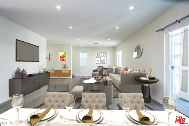 Building Photo - 3 br, 3 bath Townhome - 9559 Firestone Blv...