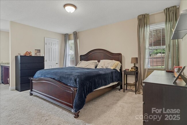 Foto del edificio - 2224 Pinebrook Cir