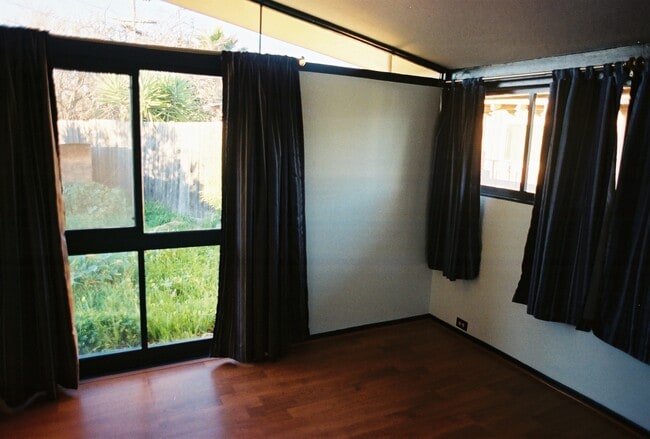 Building Photo - 111 Lorene Cir
