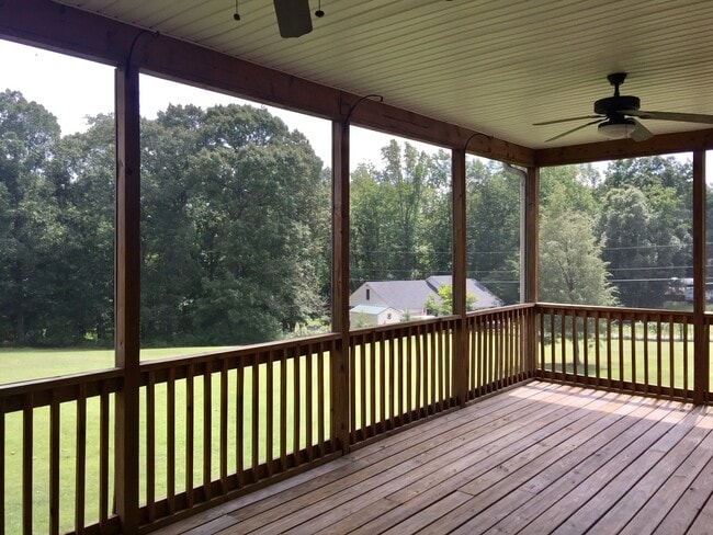 Building Photo - Beautiful Brick Home in NW School District