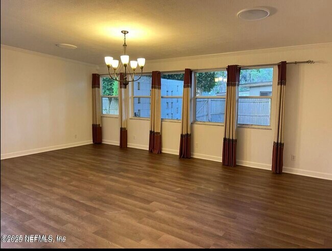 Building Photo - 816 Middleton Rd