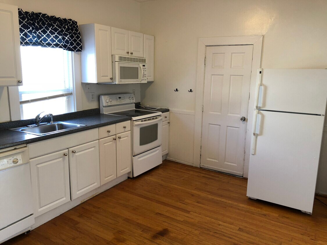 Primary Photo - 36 Richardson St