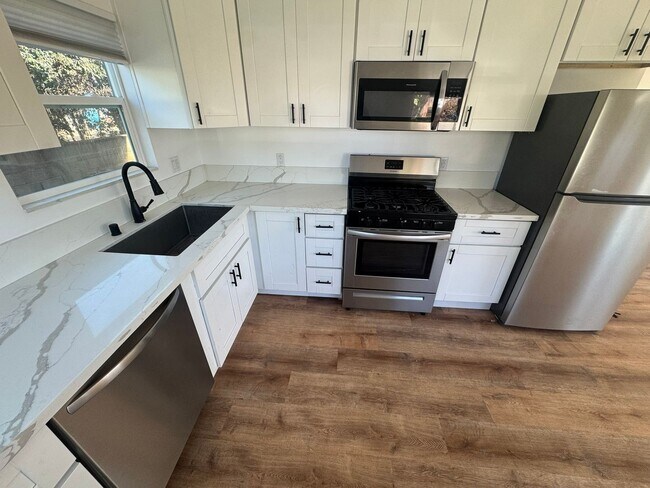 Foto del edificio - 6737-43 Thomson Ct.