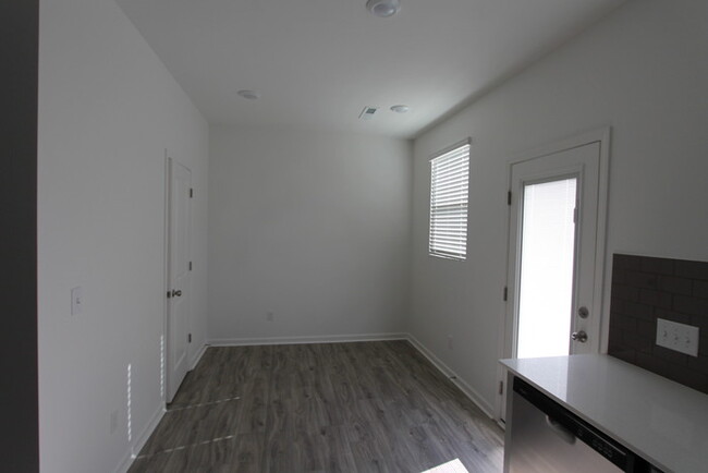 Foto del edificio - 3 Bedroom/2.5 Bath Townhome Minutes from D...