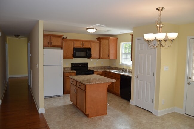 Building Photo - 132 Springfield Rd