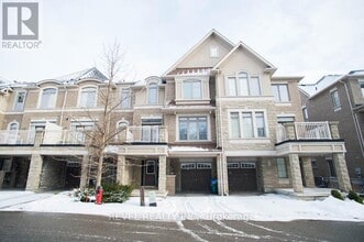 Building Photo - 2435 Greenwich Dr