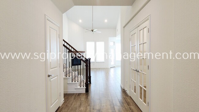 Foto del edificio - 3105 Cottonwood Ln