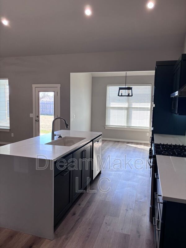 Foto del edificio - 3102 SE 34th St