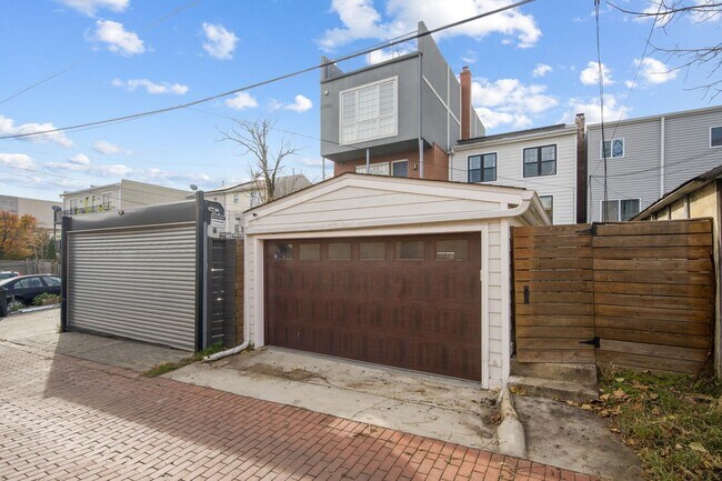 Foto del edificio - FURNISHED style in NoMA with Garage Parking