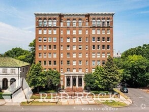 Building Photo - 2250 Highland Ave
