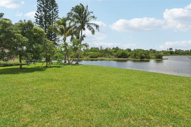 Foto del edificio - 16710 NW 12th St