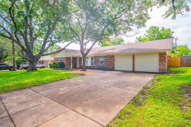 Foto del edificio - Newly Remodeled in Ridglea Hills! Ready fo...