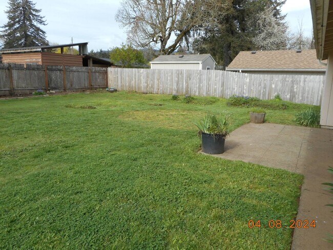 Building Photo - Bright and Spacious Adair Village Gem!