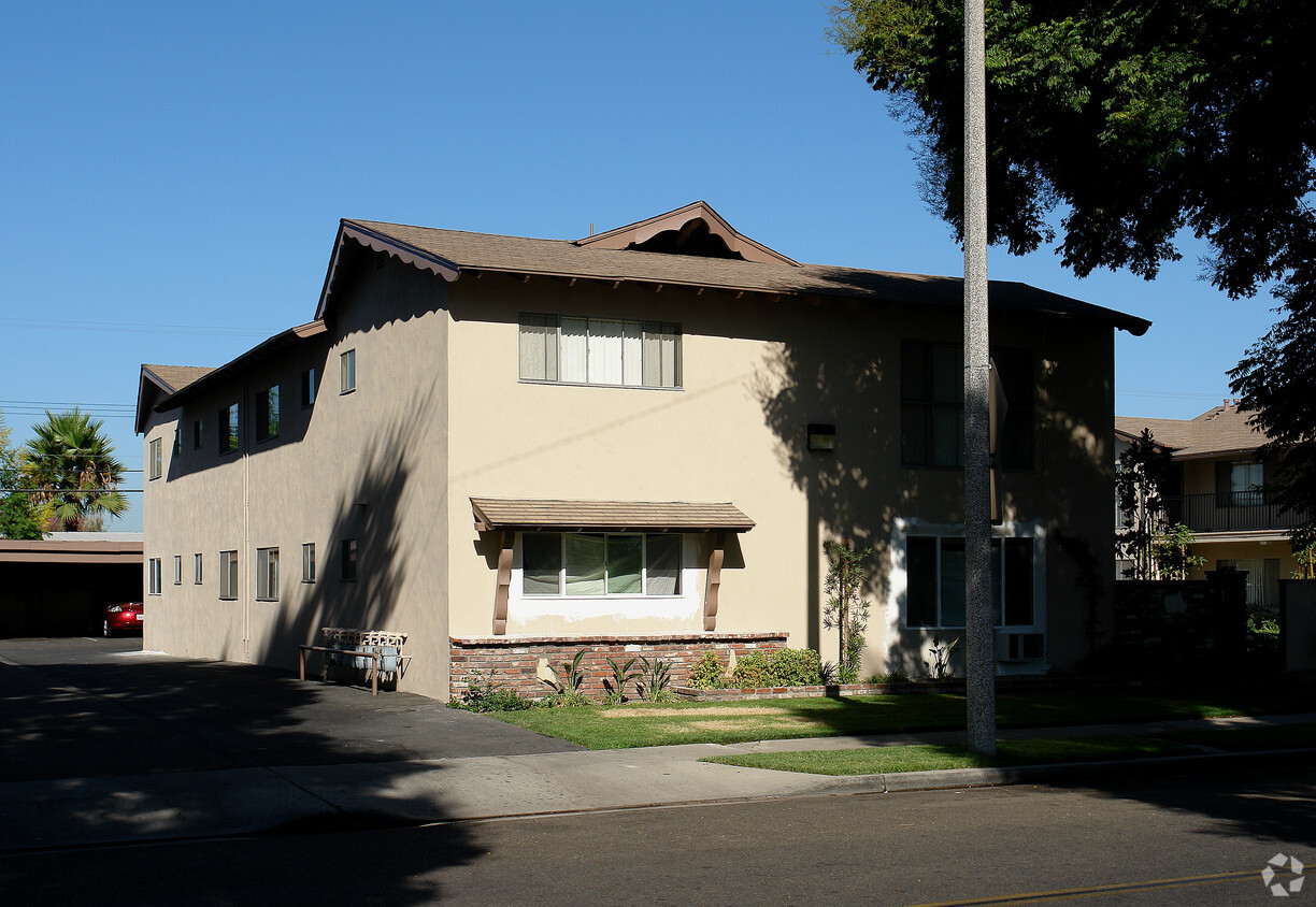 Building Photo - Tradewinds Apartments