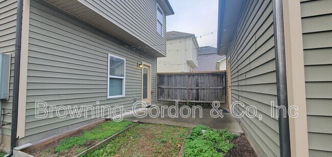 Foto del edificio - 1937 Wild Oaks Ct