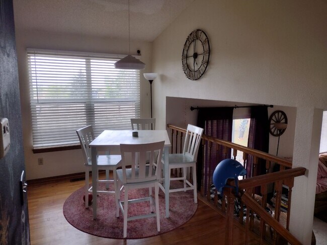 Foto del edificio - 4BR 2BA Home on 6015 sq ft Lot Adjacent to Open Space