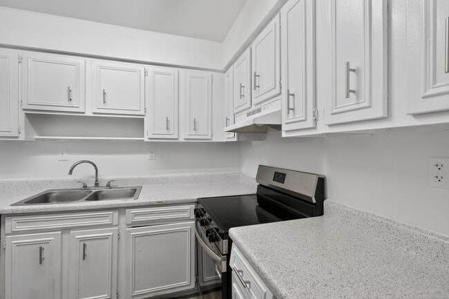 Building Photo - Foxcroft Apartments