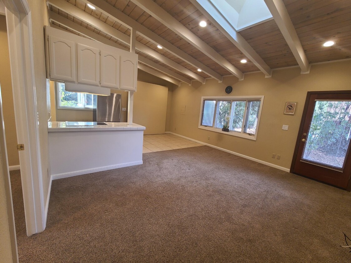 Foto principal - 13800 Robleda Rd