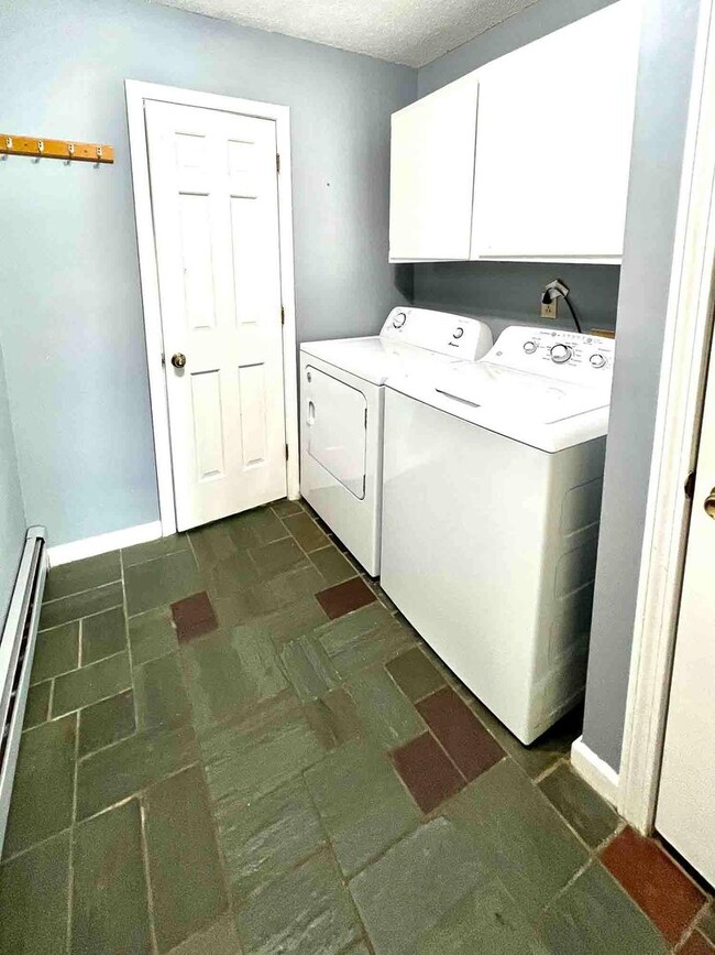 Foto del edificio - 6-Bedroom, 2-Bath Single-Family Home – Prime UVM Location