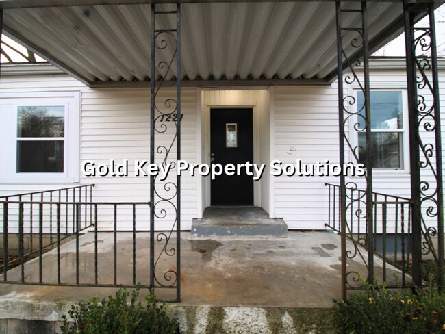 Foto del edificio - 3 Bed 1 Bath Home with Central Air and Basement (SECTION 8 APPROVED)