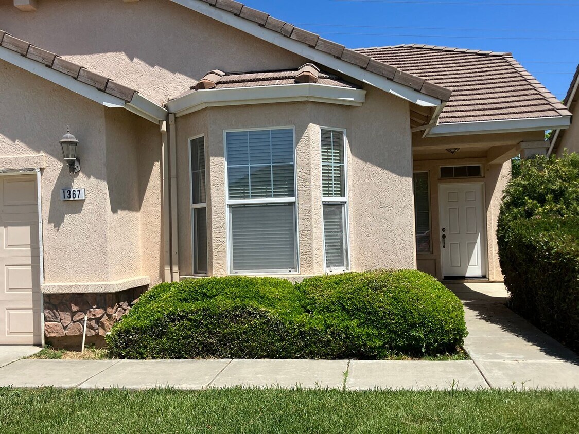 Primary Photo - 3 bedroom 2 bath home in North Merced
