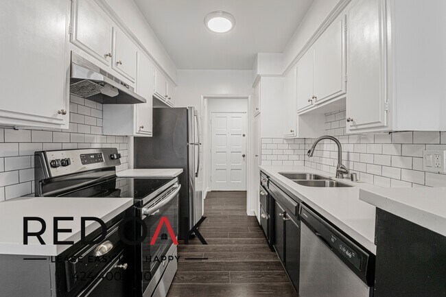 Foto del edificio - 2065 Rodney Dr