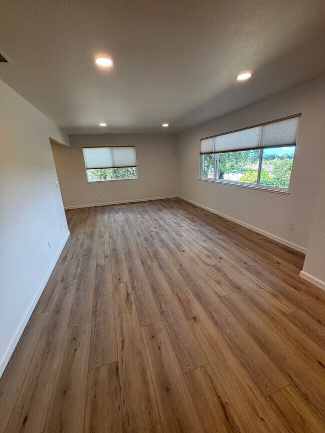 Building Photo - Updated 3 Bedroom 2 Bathroom Single Family...
