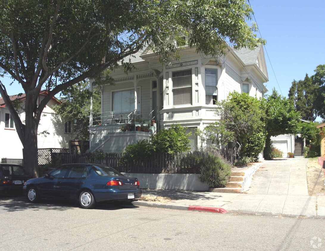 Building Photo - 1807-1811 Derby St