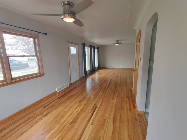 Building Photo - 480 N 8th E
