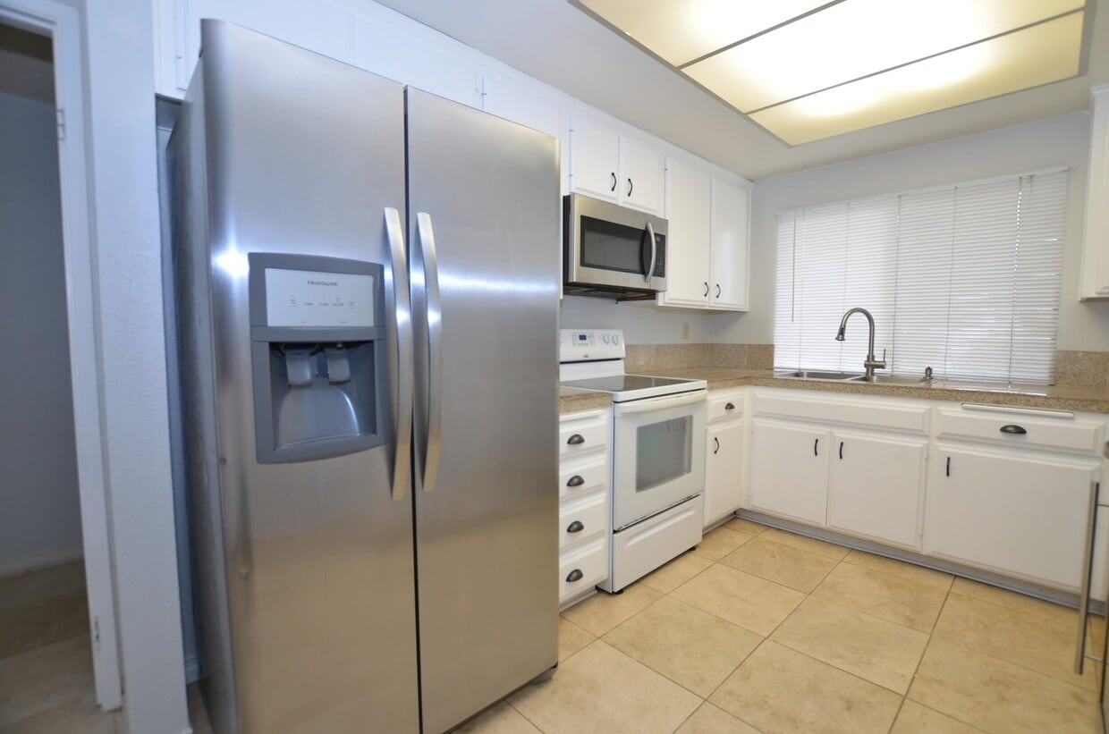 Primary Photo - 2Bd/2Ba Coronado Cays on the channel, Boat...