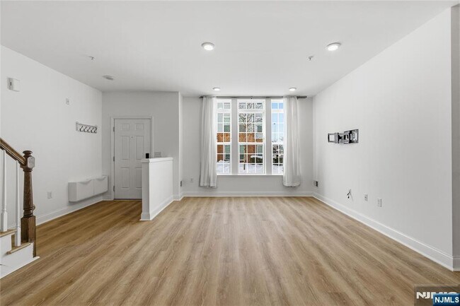 Foto del edificio - 25 Veterans Dr