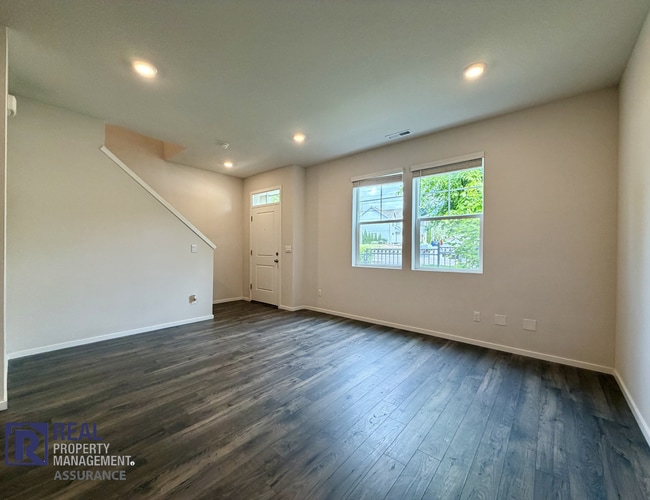 Building Photo - Modern 3BR/2.5BA Townhome in Cornelius – Bonus Loft, 2-Car Garage & Move-In Ready!