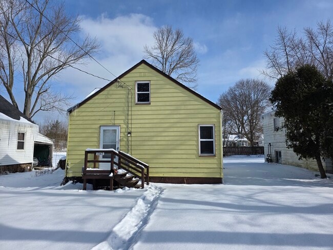 Building Photo - 1047 Yukon Ave