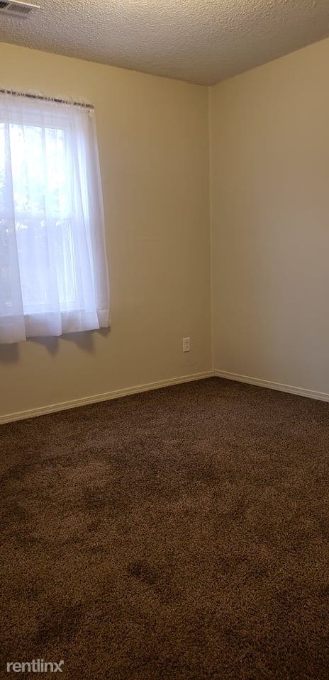 Building Photo - 2 br, 1 bath Duplex - 242 Larry Street