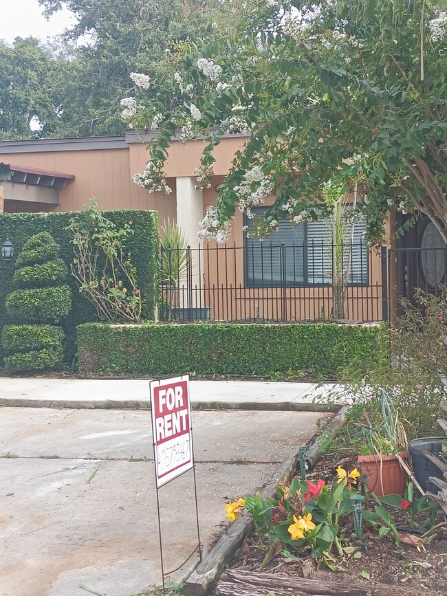 Building Photo - 2345 Inagua Way