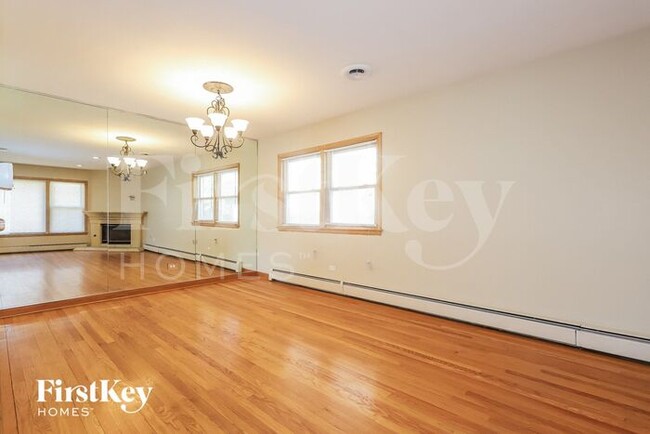Building Photo - 3022 Sunnyside Ave