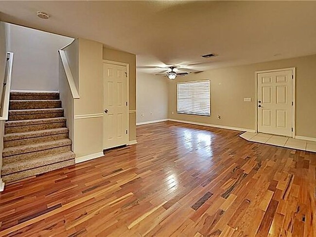 Building Photo - Gorgeous, Three Bedroom, Two Bath Town Hou...